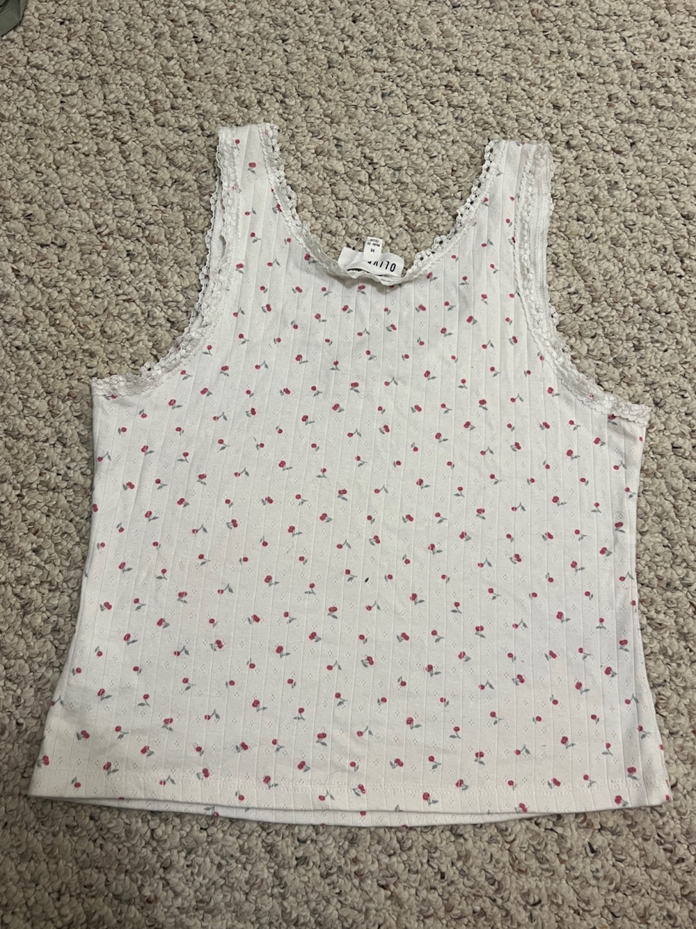Olive & Oak White Ditsy Ribbed Red Floral print Lace-Trim Camisole - Picture 4 of 4